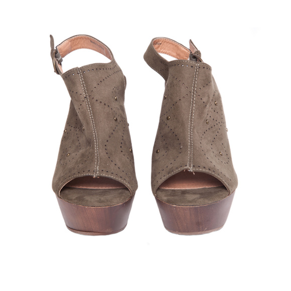 Women Heels R Report - Picture 3 of 7